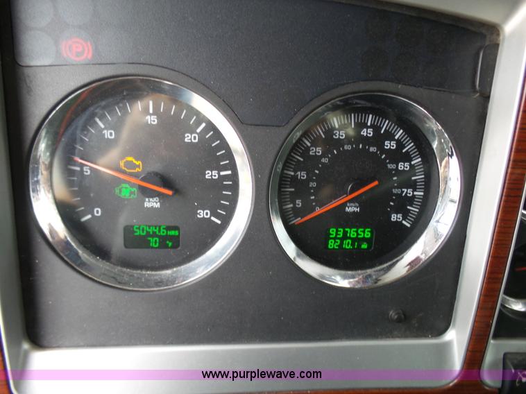 image for item K4275 2007 Kenworth T600 semi truck