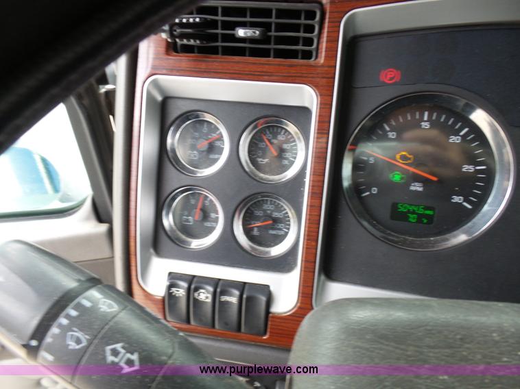 image for item K4275 2007 Kenworth T600 semi truck