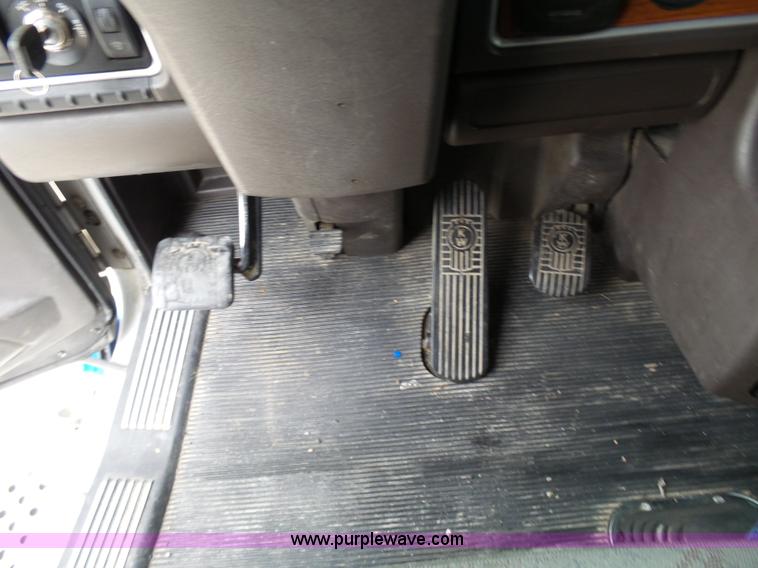 image for item K4275 2007 Kenworth T600 semi truck