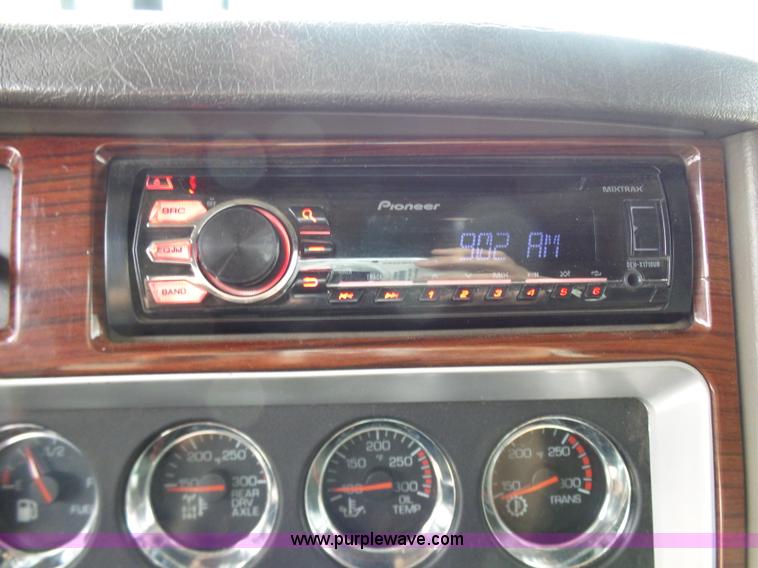 image for item K4275 2007 Kenworth T600 semi truck