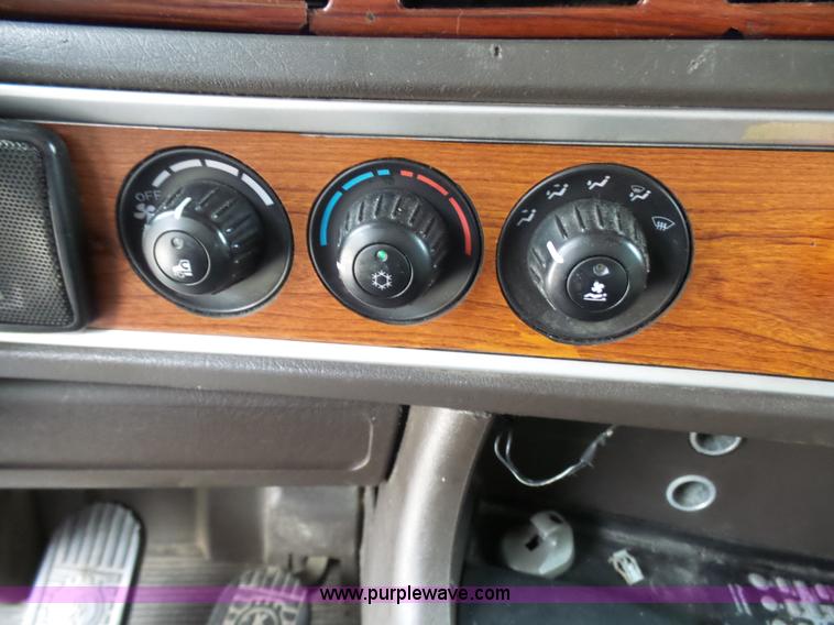 image for item K4275 2007 Kenworth T600 semi truck