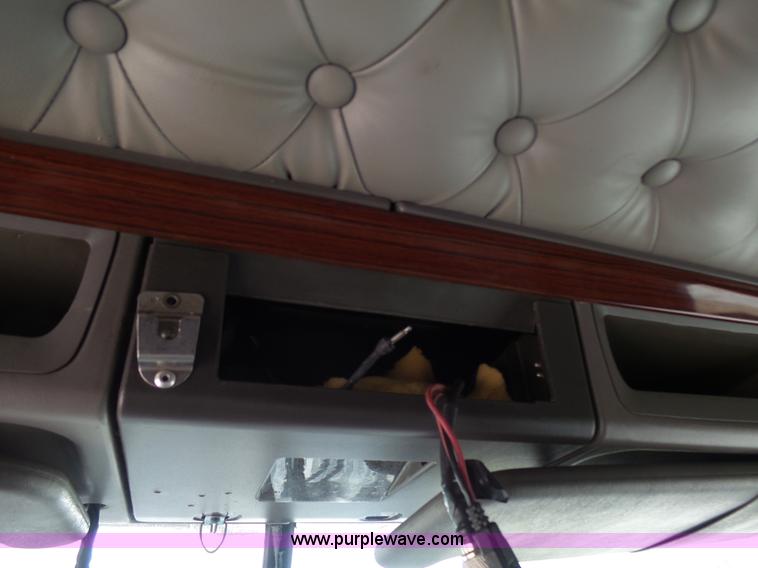 image for item K4275 2007 Kenworth T600 semi truck