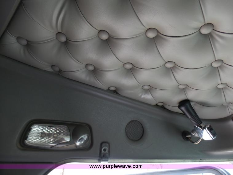 image for item K4275 2007 Kenworth T600 semi truck