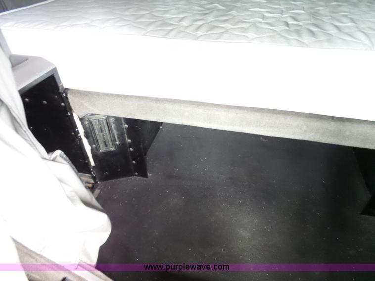 image for item K4275 2007 Kenworth T600 semi truck