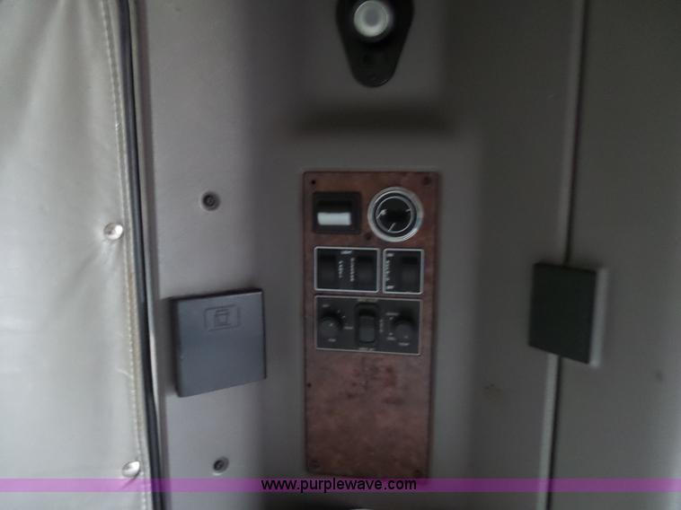 image for item K4275 2007 Kenworth T600 semi truck