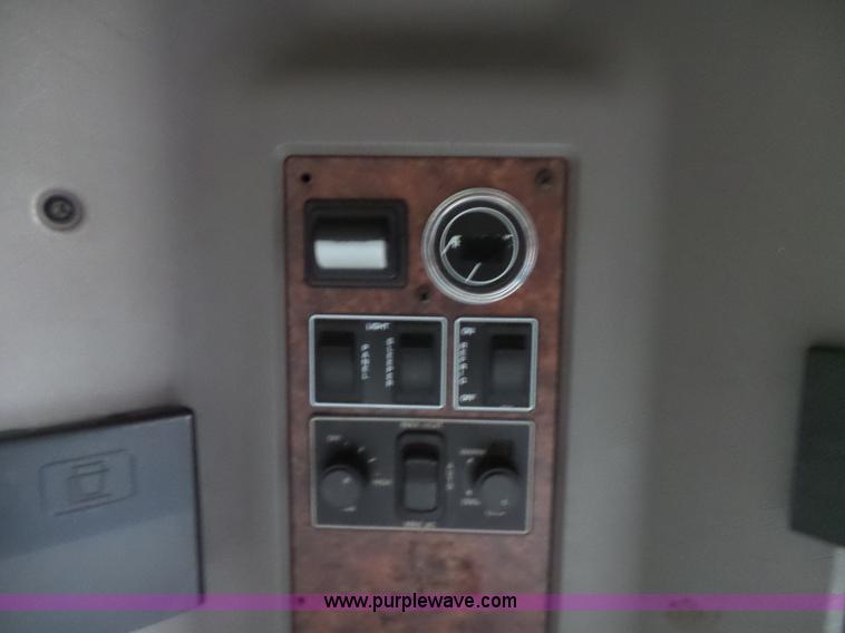 image for item K4275 2007 Kenworth T600 semi truck