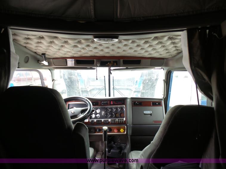 image for item K4275 2007 Kenworth T600 semi truck