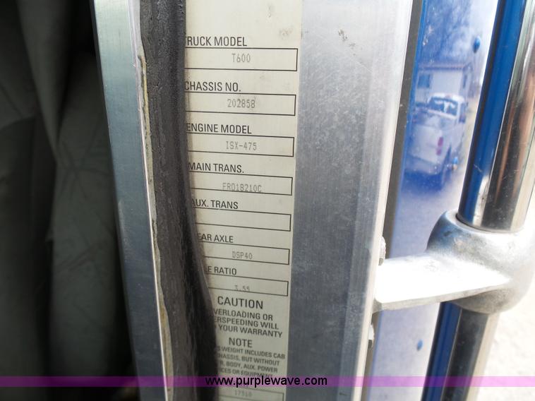 image for item K4275 2007 Kenworth T600 semi truck