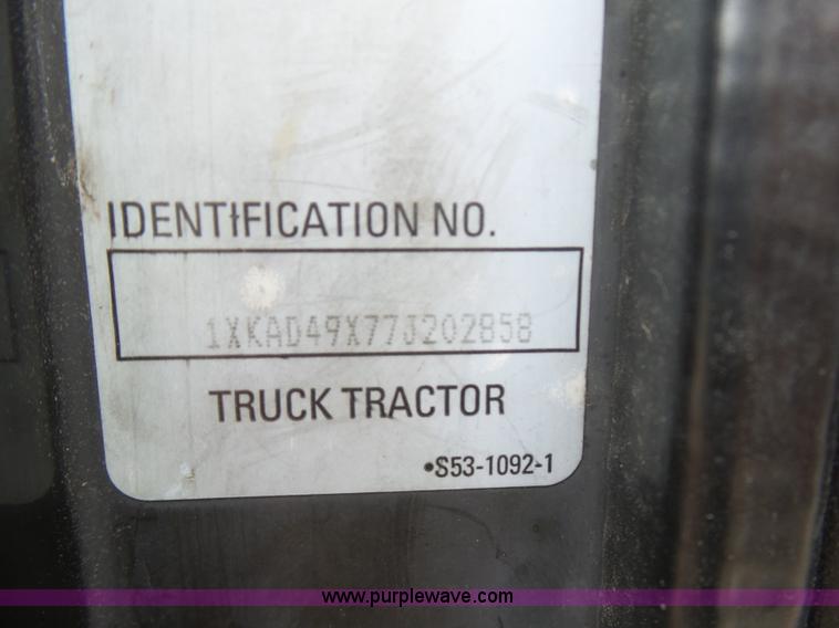 image for item K4275 2007 Kenworth T600 semi truck