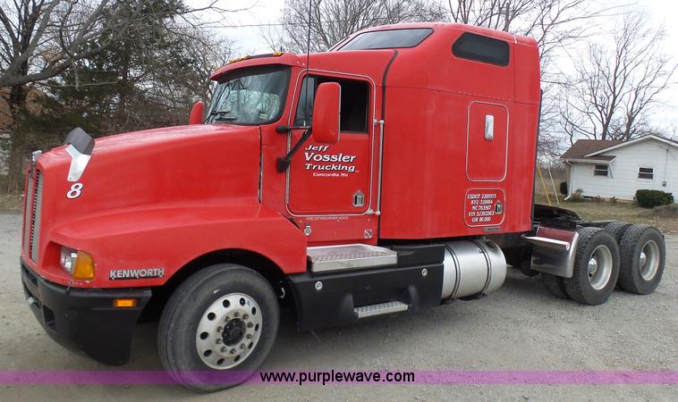 image for item K4276 2003 Kenworth T600 semi truck