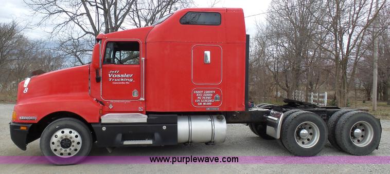 image for item K4276 2003 Kenworth T600 semi truck
