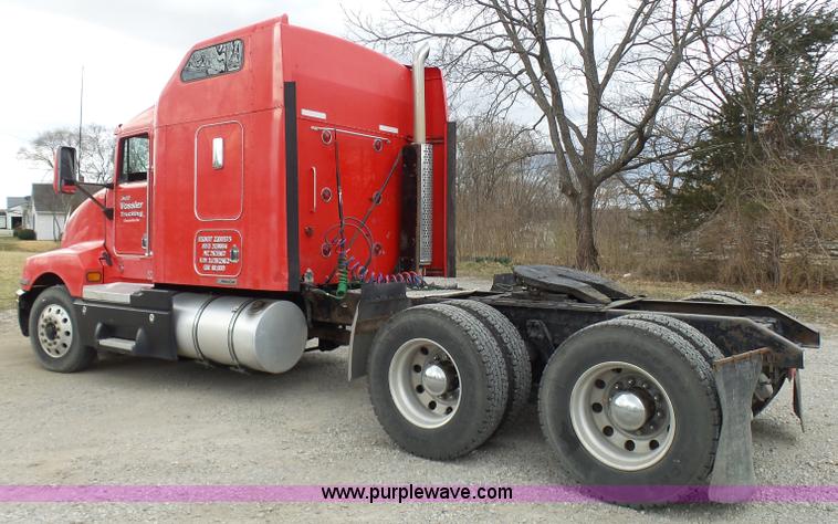 image for item K4276 2003 Kenworth T600 semi truck