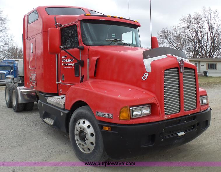 image for item K4276 2003 Kenworth T600 semi truck