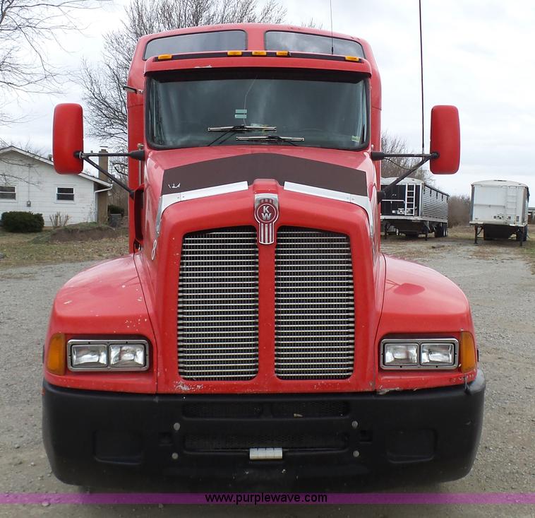image for item K4276 2003 Kenworth T600 semi truck