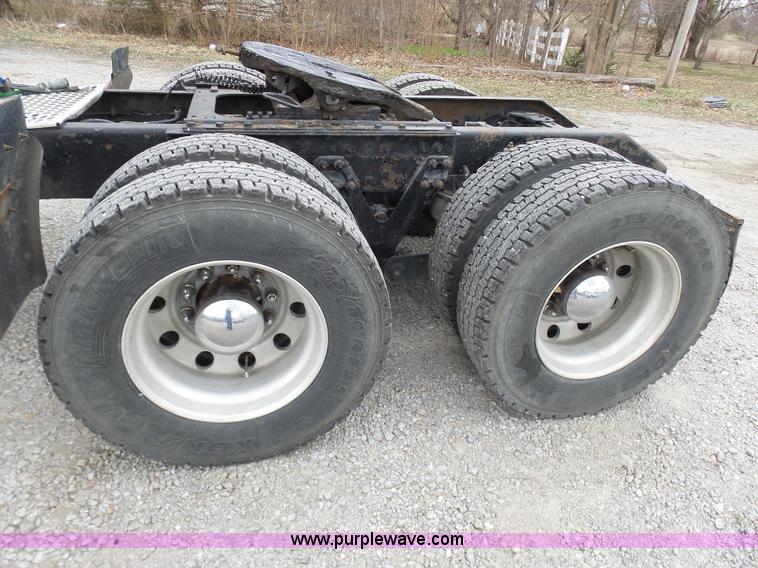 image for item K4276 2003 Kenworth T600 semi truck