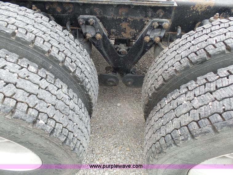 image for item K4276 2003 Kenworth T600 semi truck