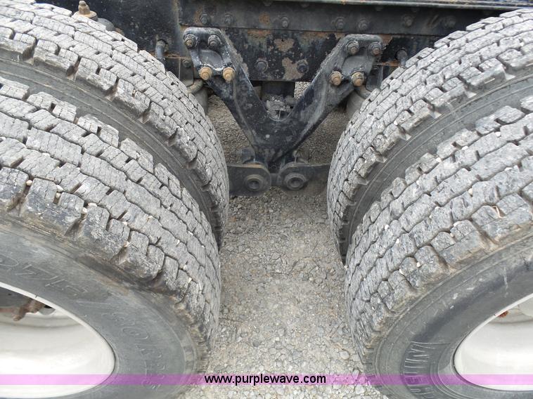 image for item K4276 2003 Kenworth T600 semi truck