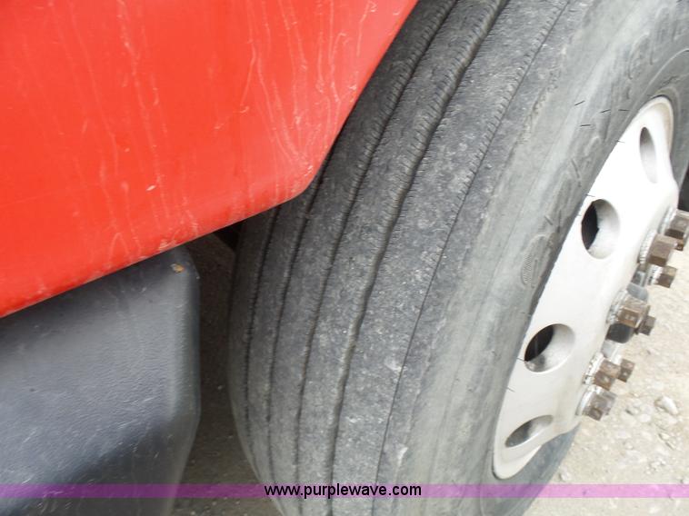 image for item K4276 2003 Kenworth T600 semi truck