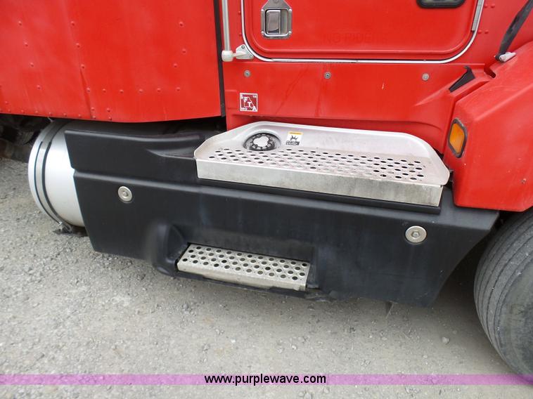 image for item K4276 2003 Kenworth T600 semi truck