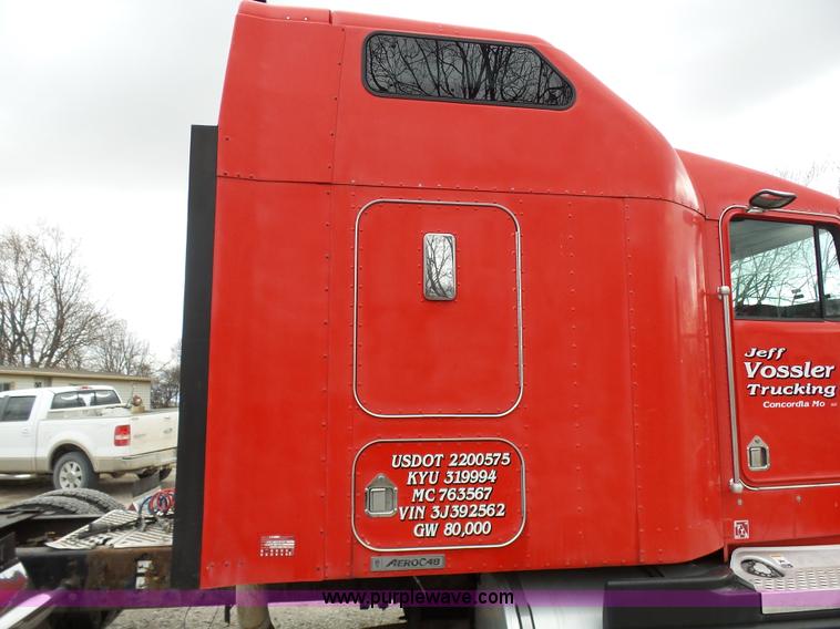 image for item K4276 2003 Kenworth T600 semi truck