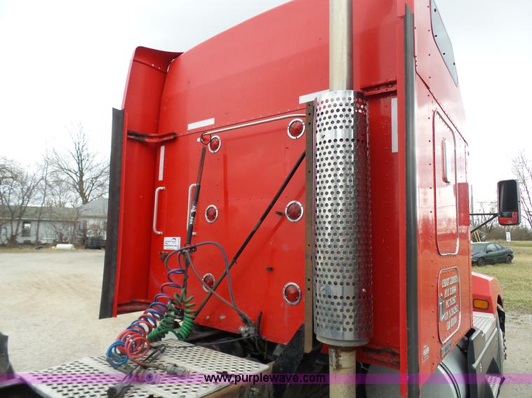 image for item K4276 2003 Kenworth T600 semi truck