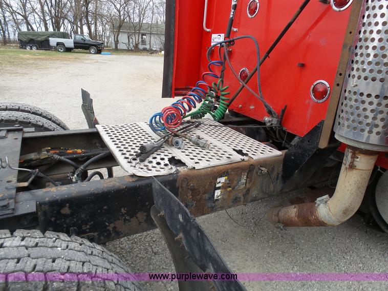 image for item K4276 2003 Kenworth T600 semi truck