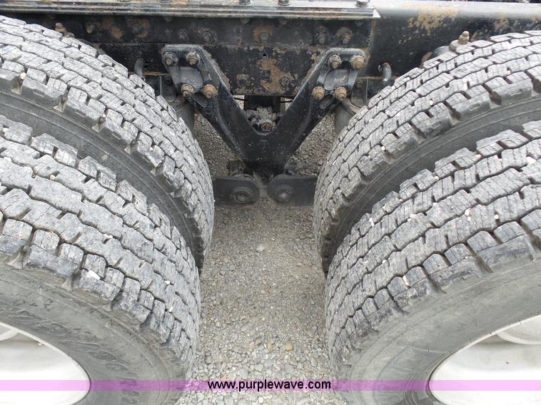 image for item K4276 2003 Kenworth T600 semi truck