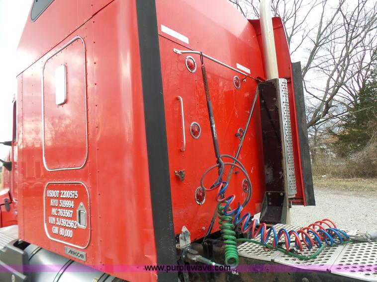 image for item K4276 2003 Kenworth T600 semi truck