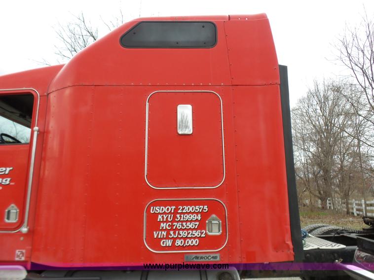 image for item K4276 2003 Kenworth T600 semi truck