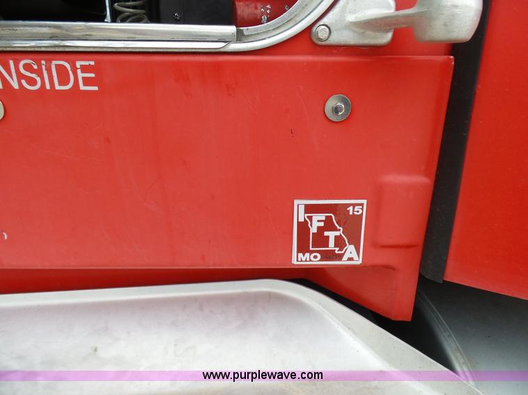 image for item K4276 2003 Kenworth T600 semi truck