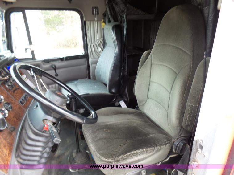 image for item K4276 2003 Kenworth T600 semi truck