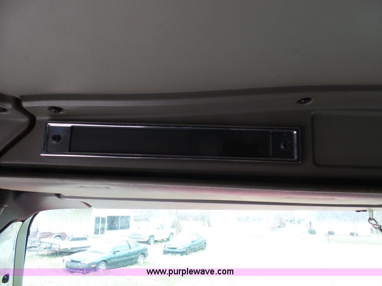 image for item K4276 2003 Kenworth T600 semi truck