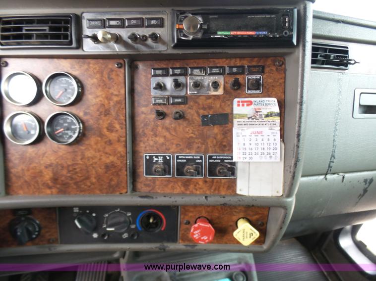 image for item K4276 2003 Kenworth T600 semi truck