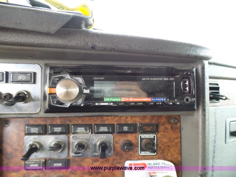 image for item K4276 2003 Kenworth T600 semi truck