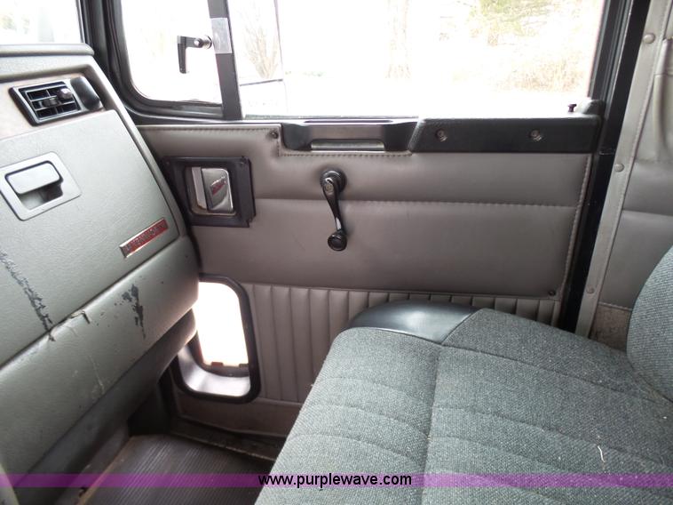 image for item K4276 2003 Kenworth T600 semi truck