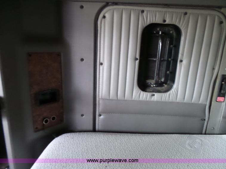 image for item K4276 2003 Kenworth T600 semi truck