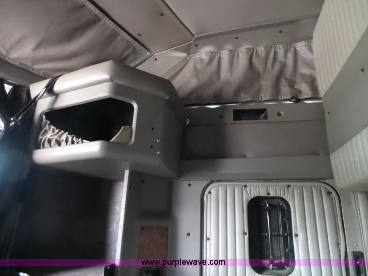 image for item K4276 2003 Kenworth T600 semi truck