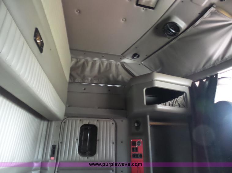 image for item K4276 2003 Kenworth T600 semi truck