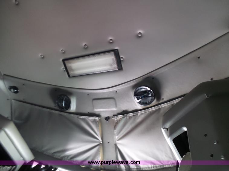 image for item K4276 2003 Kenworth T600 semi truck