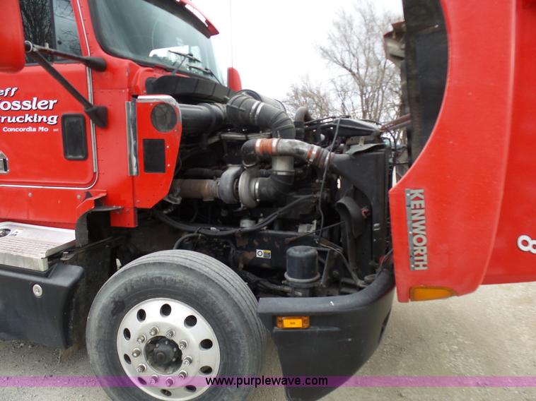 image for item K4276 2003 Kenworth T600 semi truck