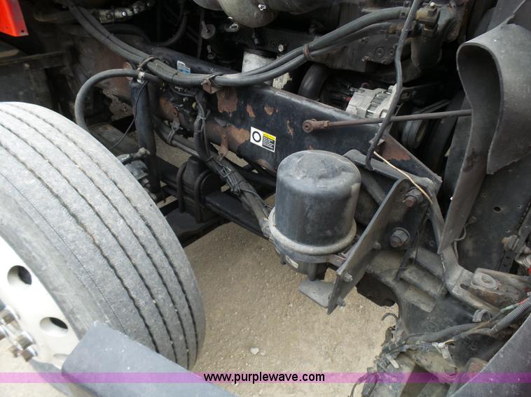 image for item K4276 2003 Kenworth T600 semi truck