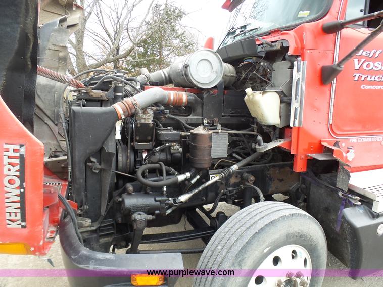 image for item K4276 2003 Kenworth T600 semi truck