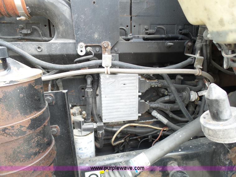 image for item K4276 2003 Kenworth T600 semi truck