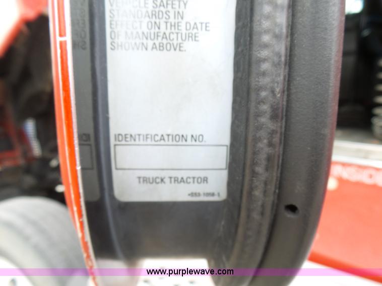 image for item K4276 2003 Kenworth T600 semi truck