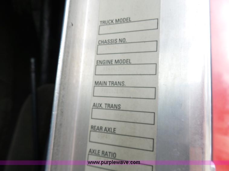 image for item K4276 2003 Kenworth T600 semi truck