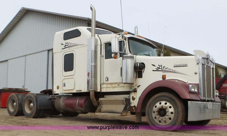 image for item K5631 2000 Kenworth W900 semi truck