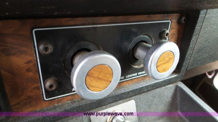 image for item K5631 2000 Kenworth W900 semi truck