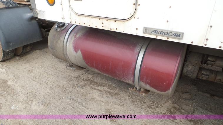 image for item K5631 2000 Kenworth W900 semi truck