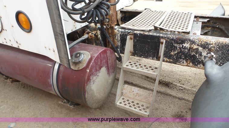 image for item K5631 2000 Kenworth W900 semi truck