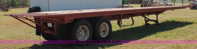 image for item K8985 1971 Lufkin flatbed trailer